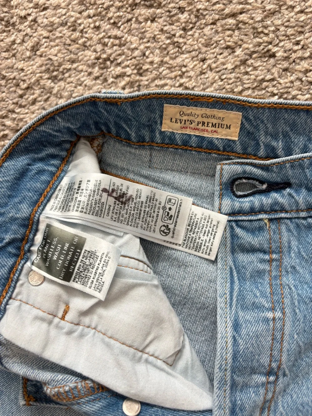 Levi’s 501 Shorts - Picture 4 of 5